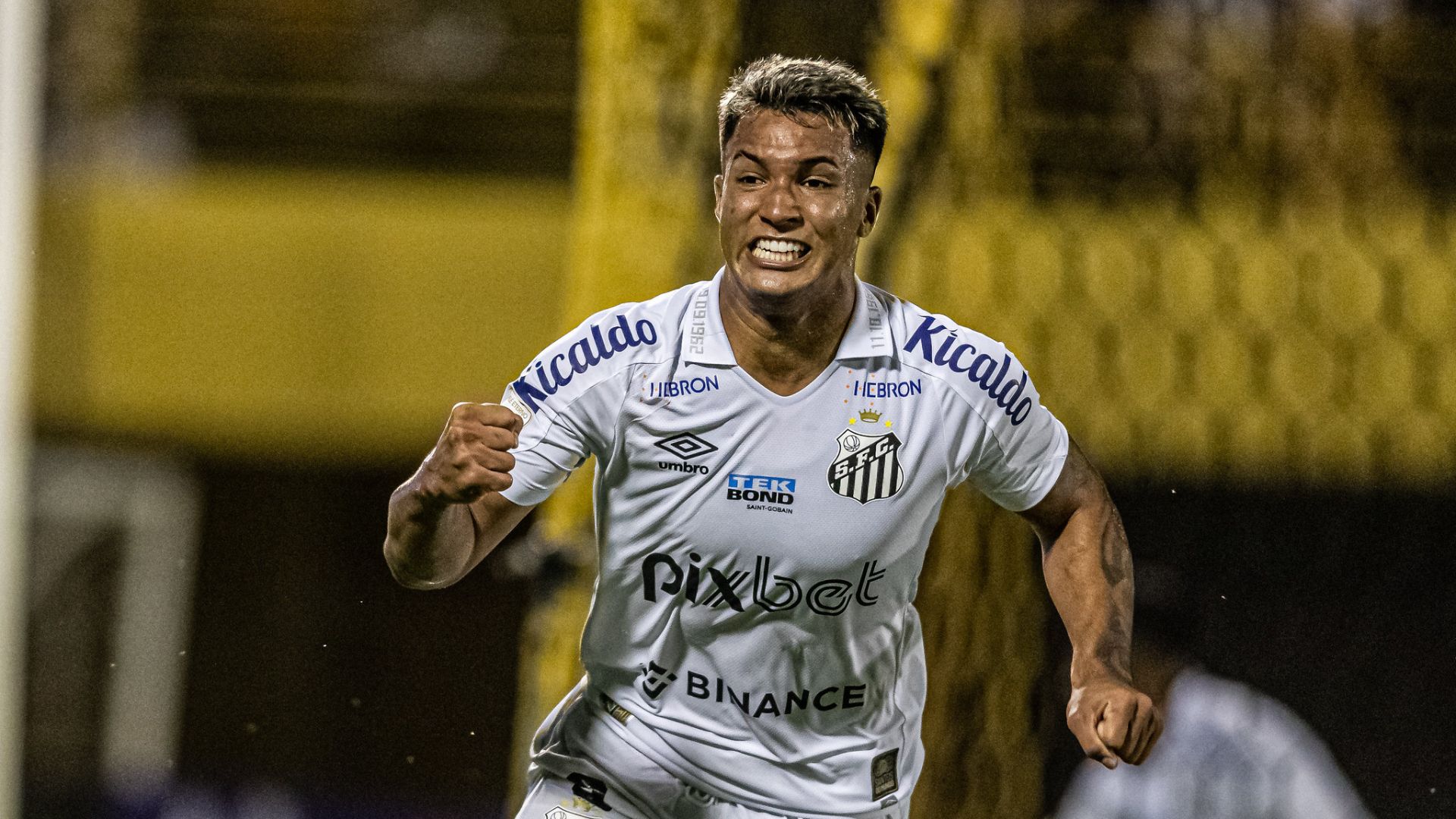 Marcos Leonardo vibrando pelo Santos