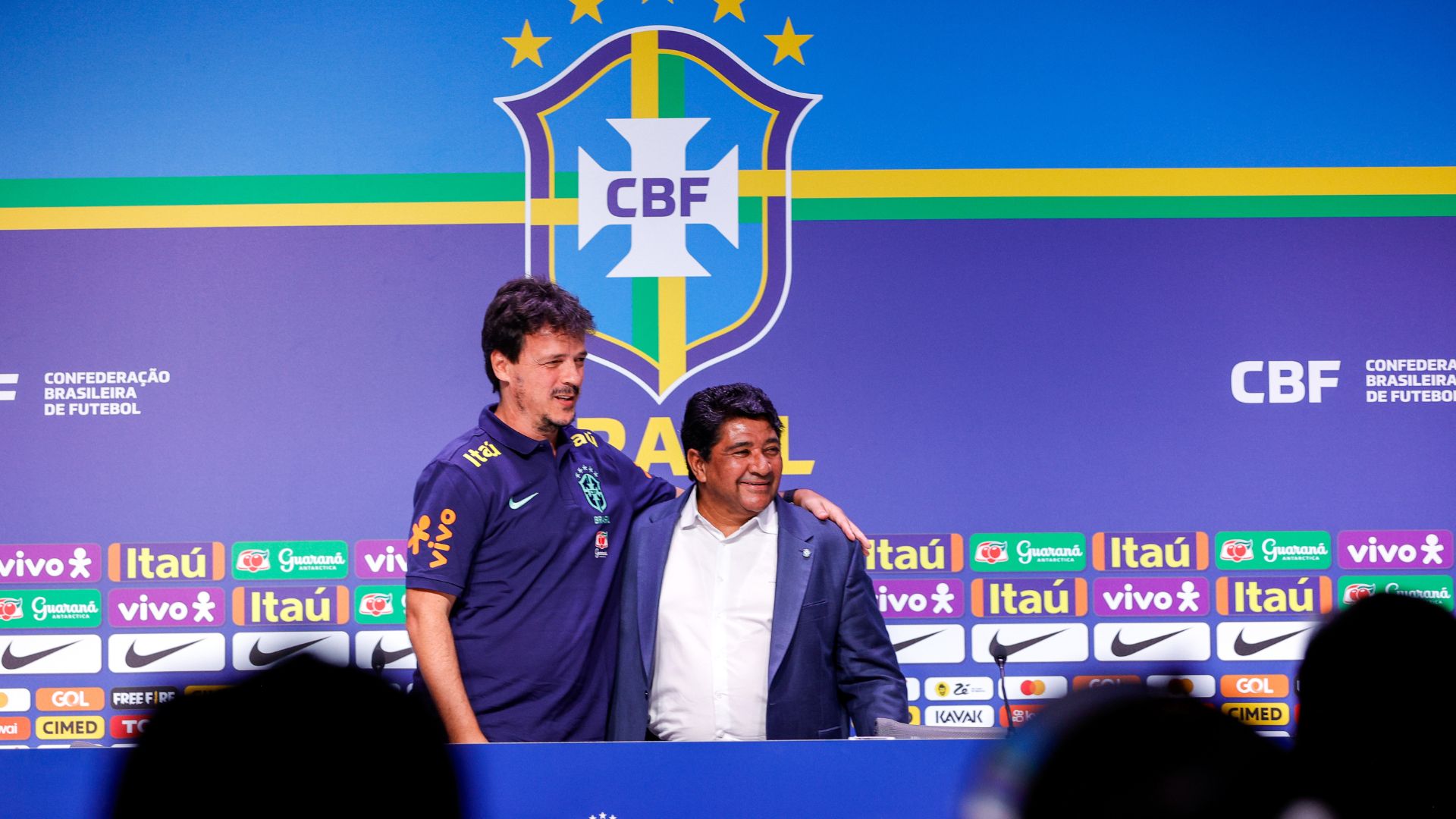 Fernando Diniz junto com Ednaldo Rodrigues, presidente da CBF (Crédito: Rodrigo Ferreira / CBF)