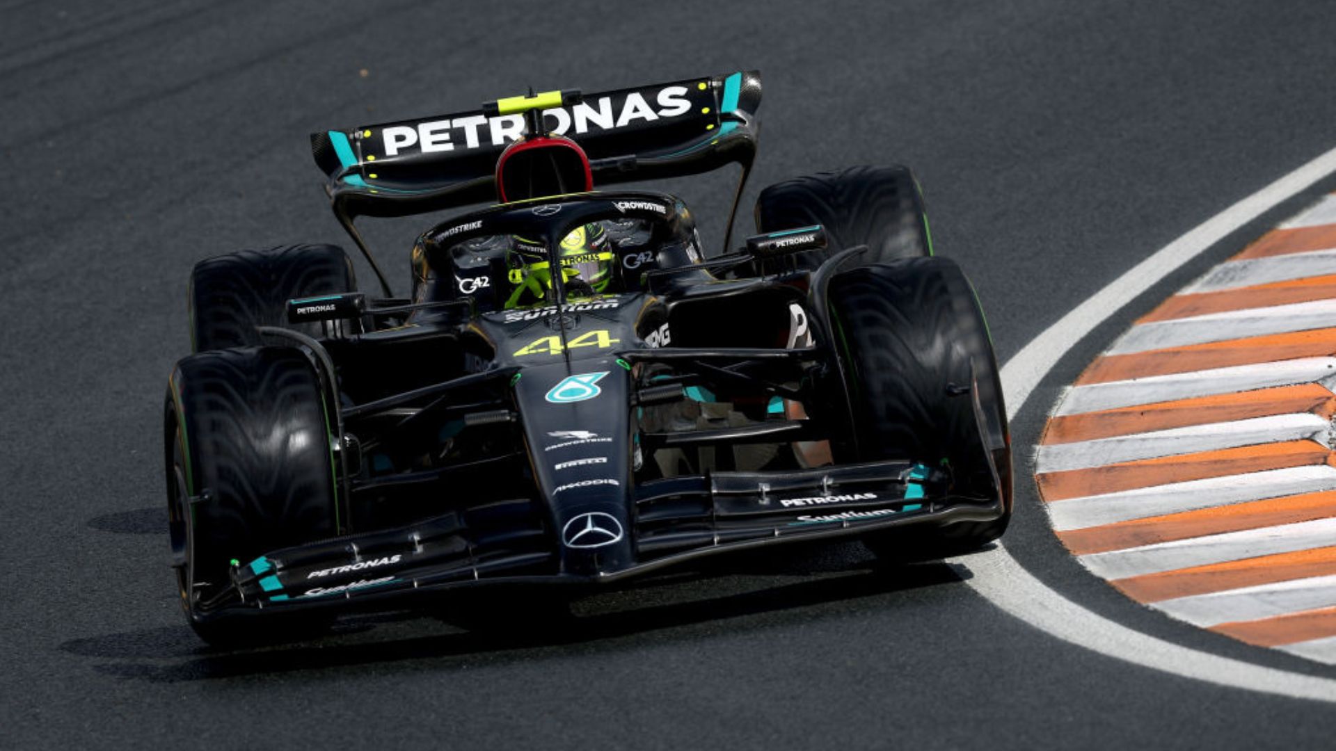 Carro de Hamilton na pista do GP da Holanda