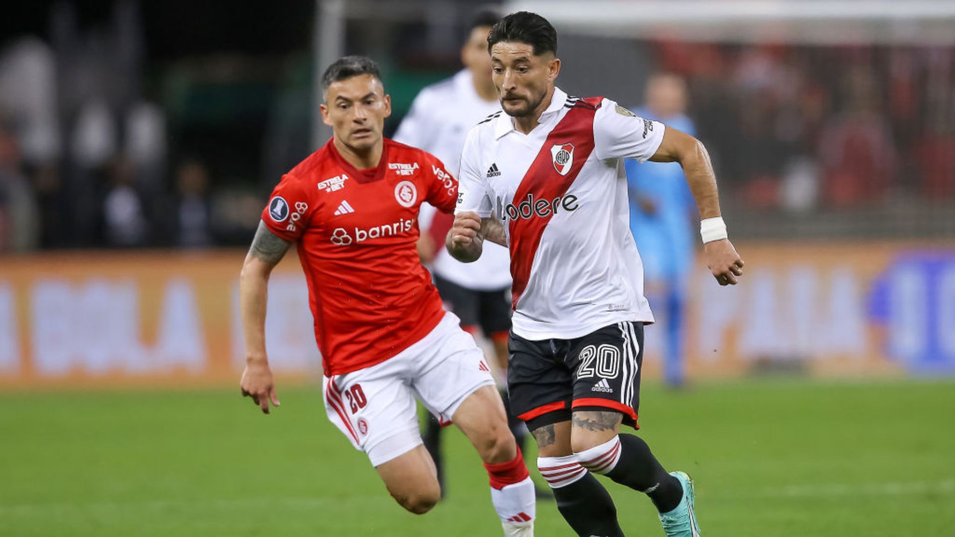 Internacional e River Plate em ação na Libertadores