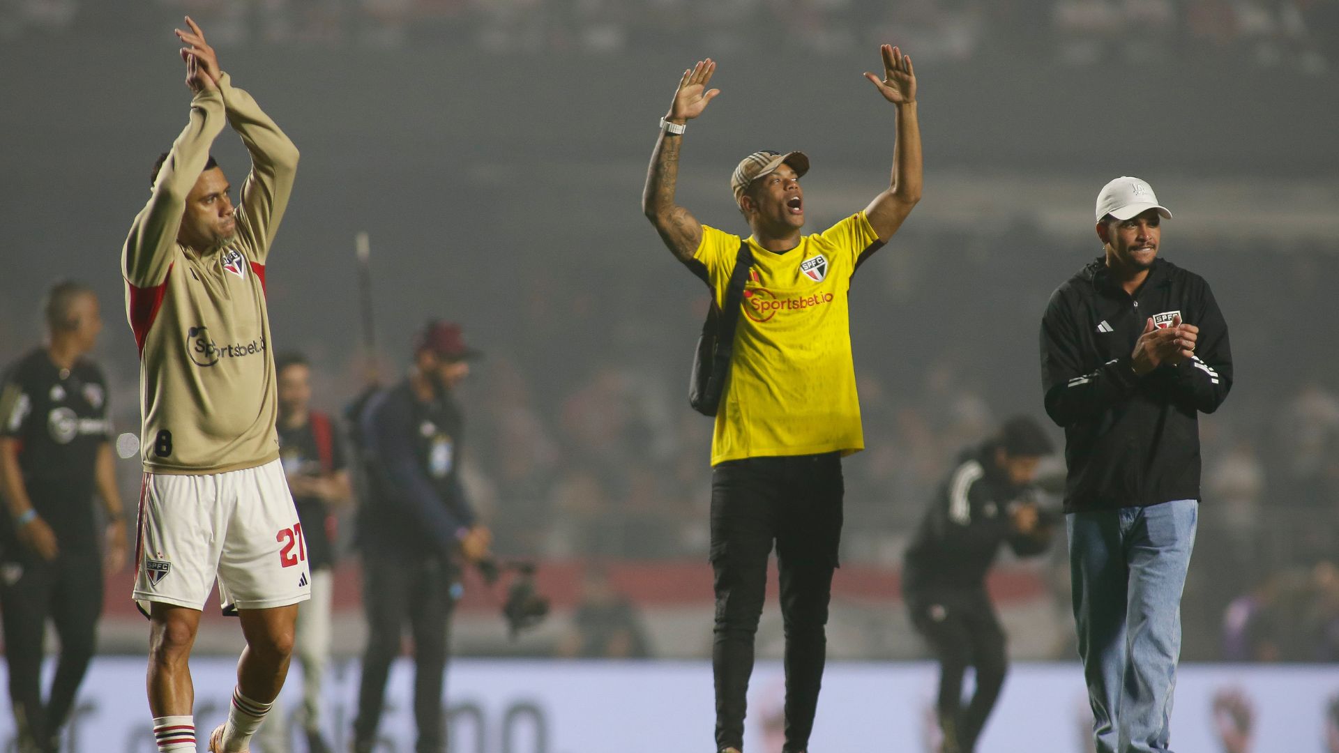 Caio Paulista, Wellington Rato e Luciano comemorando classificação contra o Corinthians (Crédito: Getty Images)