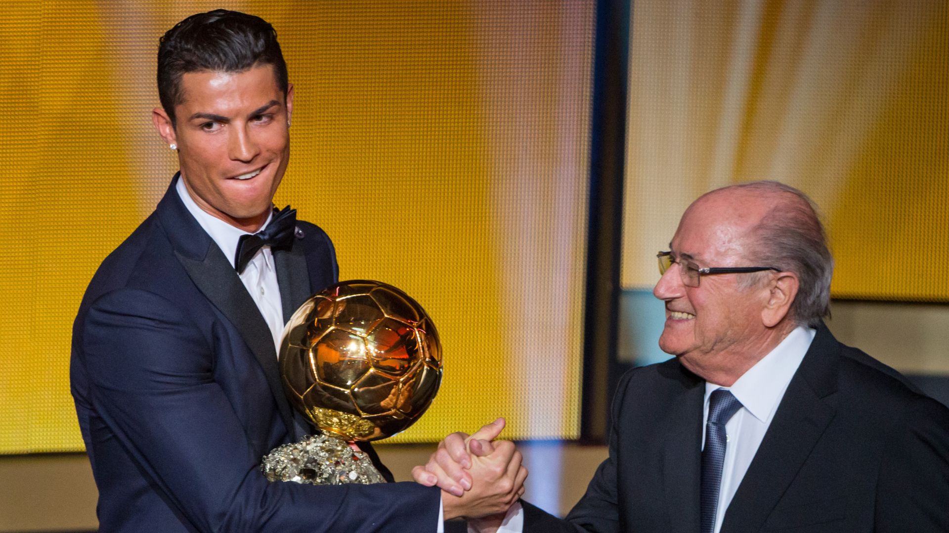 Cristiano Ronaldo na cerimônia da Bola de Ouro de 2014 (Crédito: Getty Images)