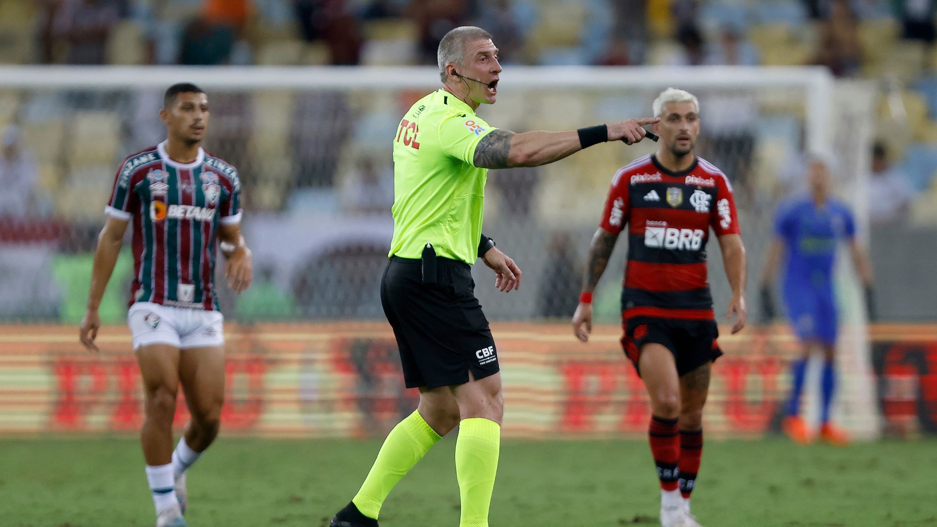 Anderson Daronco apitando clássico entre Flamengo e Fluminense, pelas oitavas da Copa do Brasil (Crédito: Getty Images)