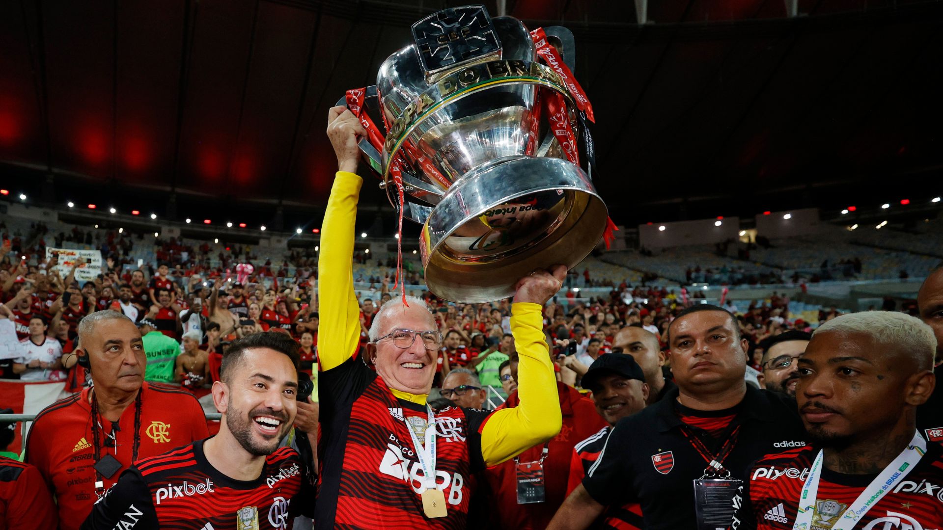 Dorival foi campeão em cima do Corinthians pelo Flamengo, em 2022 (Crédito: Getty Images)