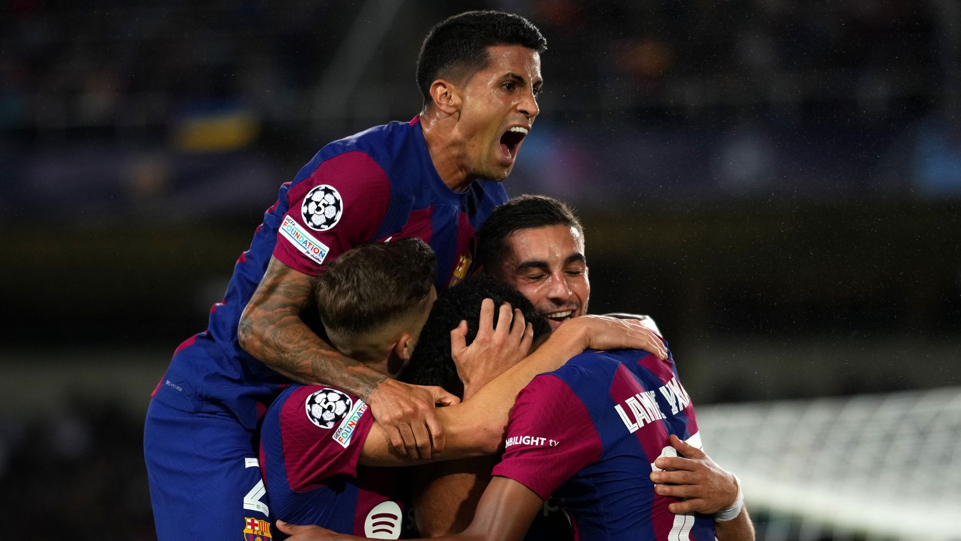 Champions: Barcelona resolve no 1° tempo, vence Shakhtar e segue 100%