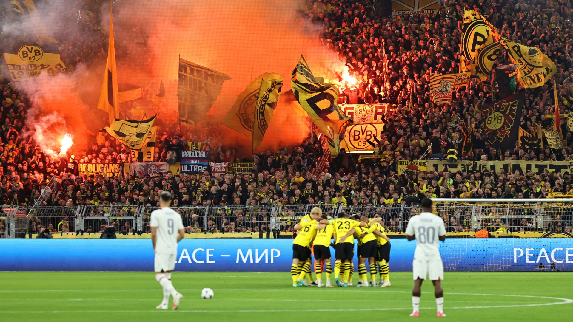 A torcida do Borussia Dortmund fez grande festa, mas o jogo não saiu do empate (Crédito: Getty Images)