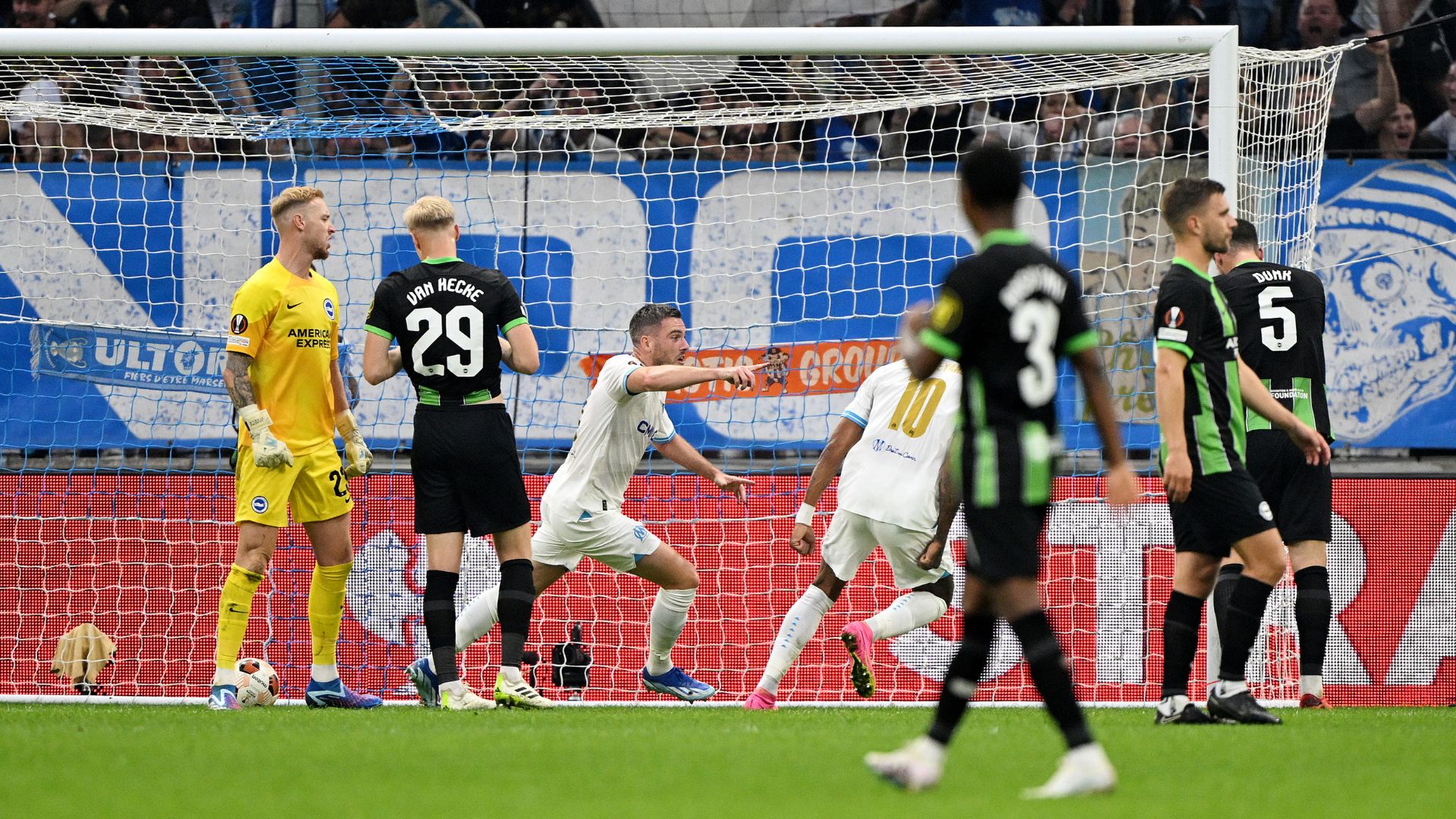 Brighton vence Marseille e salta para o primeiro lugar; Ajax continua na  Europa 