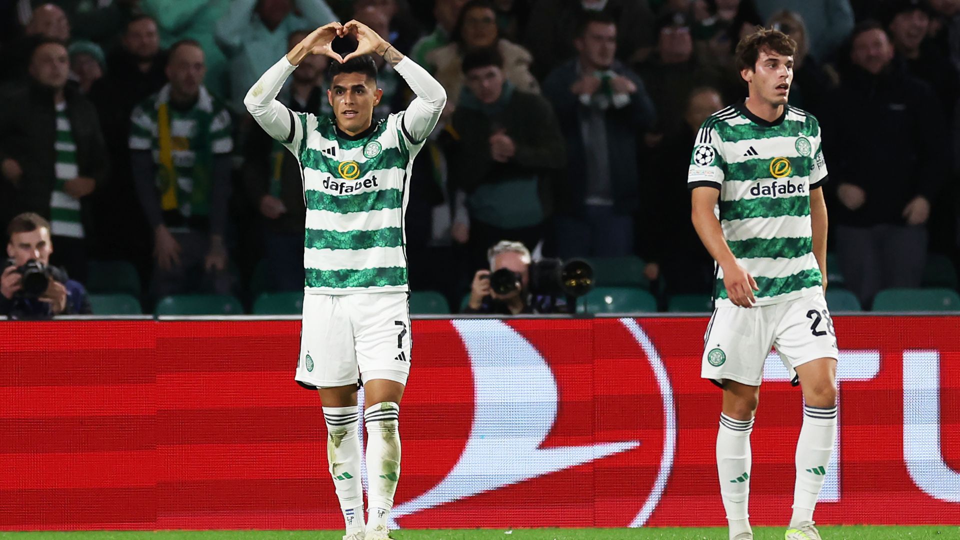 O Celtic chegou a desempatar a partida, mas o gol foi anulado (Crédito: Getty Images)