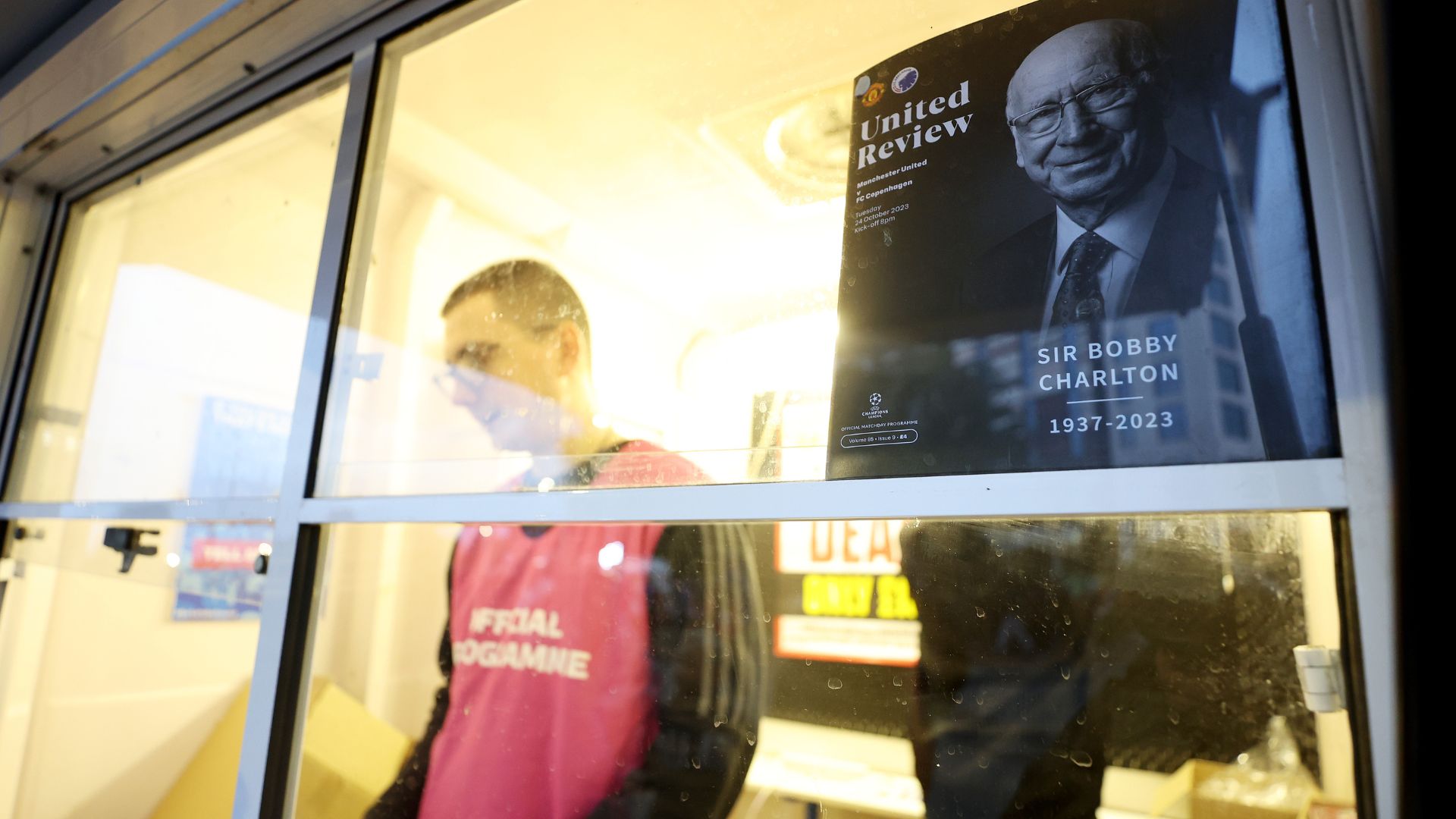 Tributo a Bobby Charlton presente nas bilheterias de Old Trafford (Crédito: Getty Images)
