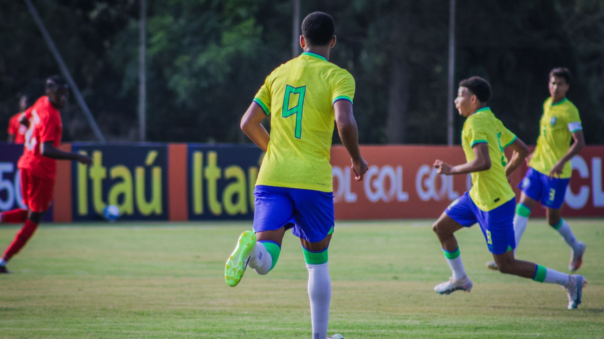 Kauã Elias em ação pela Seleção Brasileira sub-17 (Crédito: Renan Camargo / CBF))