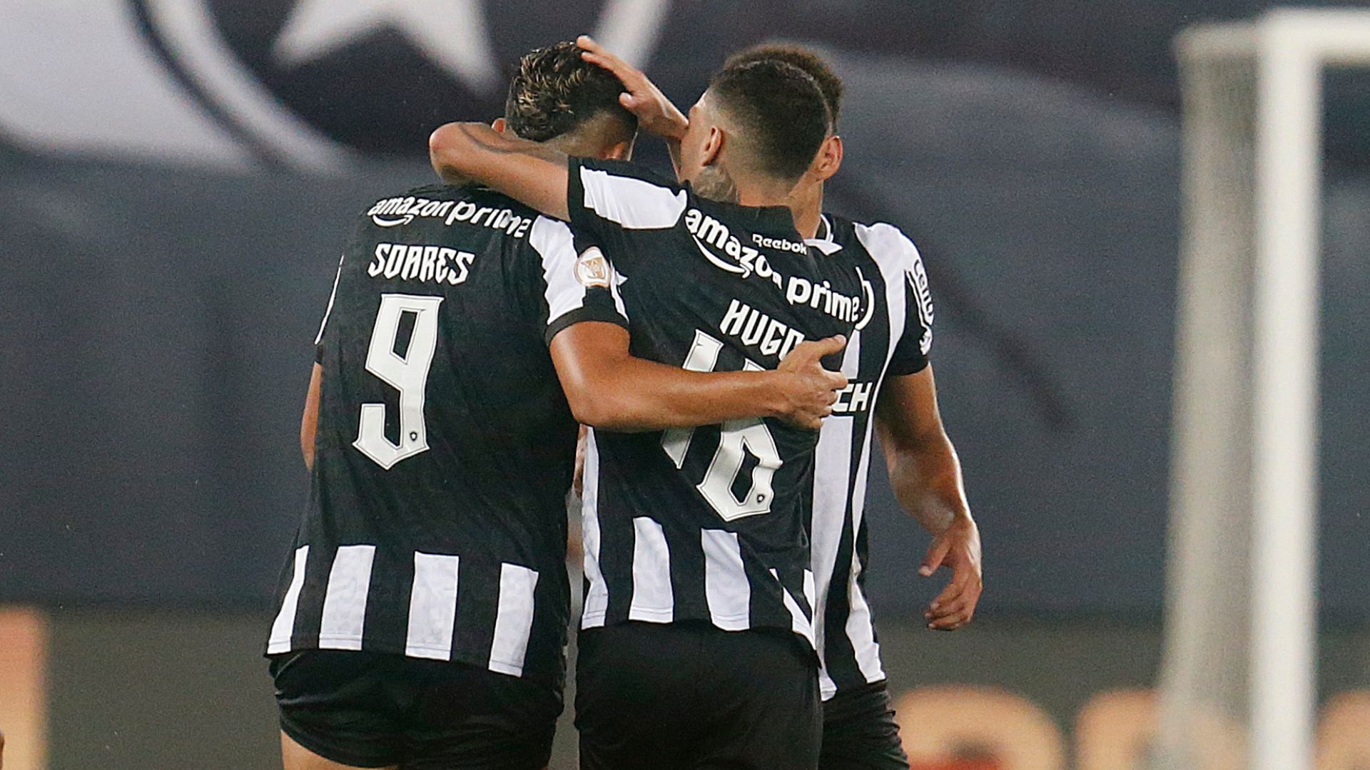 Momento da comemoração do gol de Tiquinho Soares (Crédito: Vitor Silva / Botafogo)