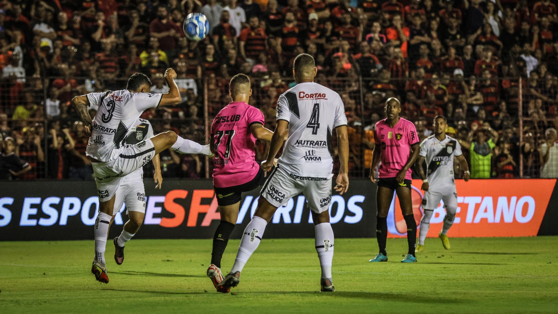 Sport e Ponte Preta fizeram grande jogo com seis gols (Crédito: Rafael Bandeira / SCR)