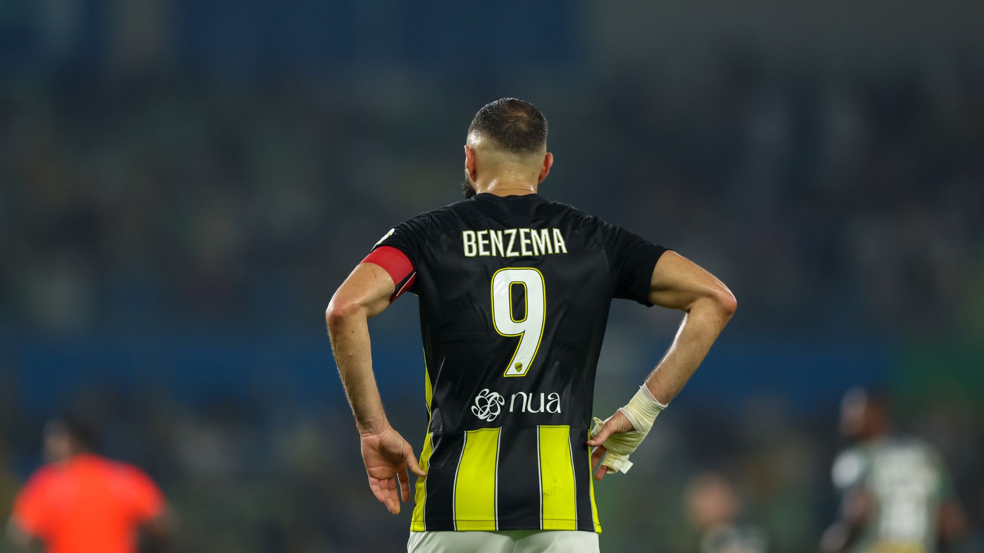 Al-Ittihad, de Benzema, se recusa a entrar em campo pela