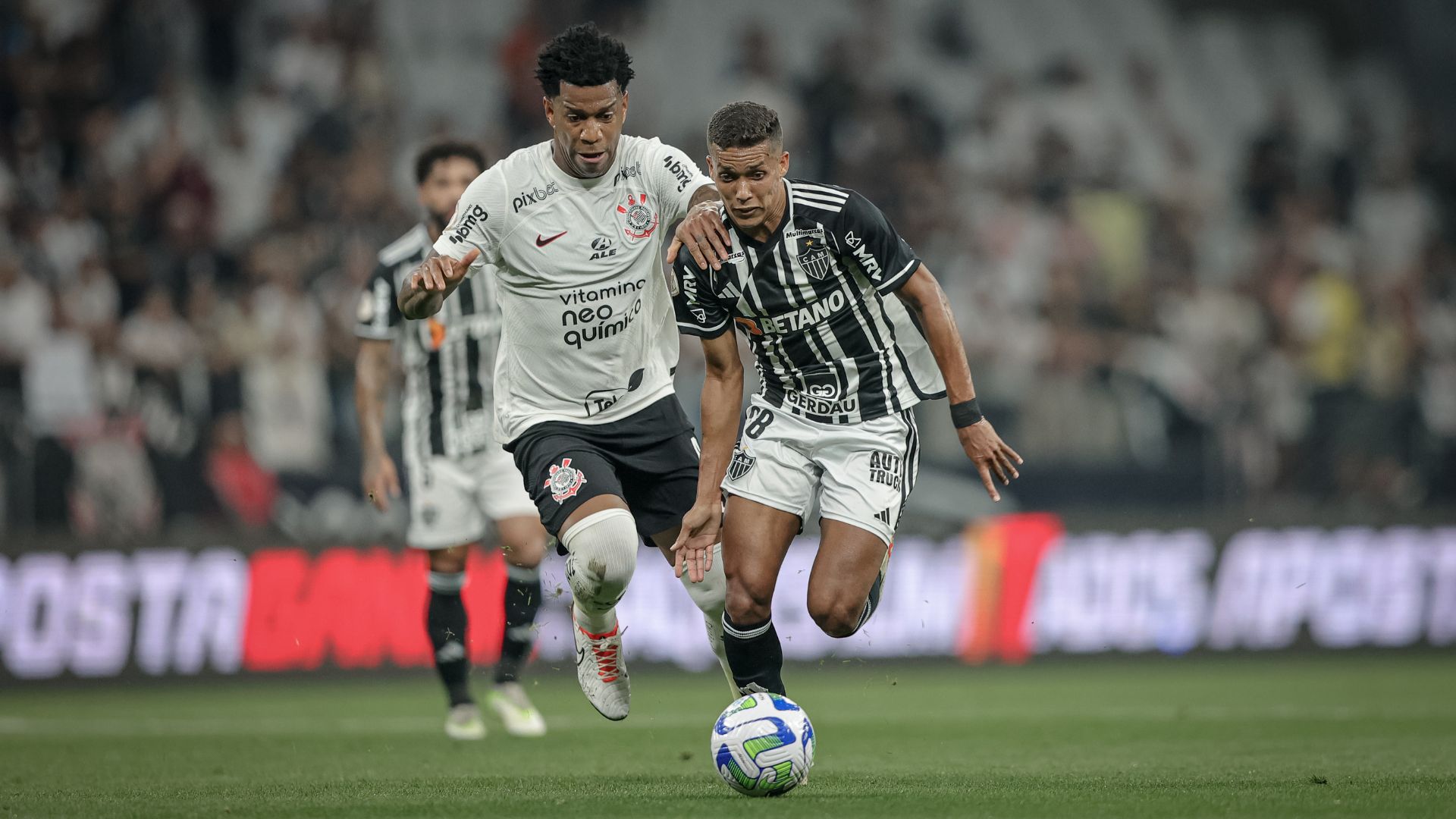 Corinthians fica no empate sem gols na Colômbia, mas mantém a