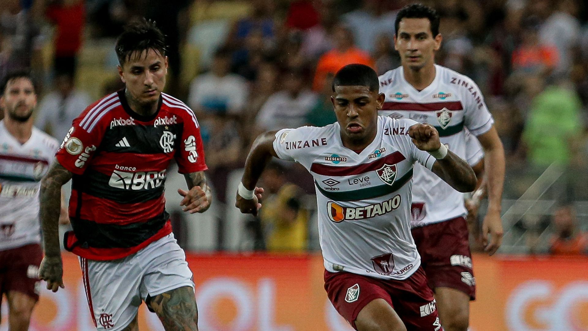 Flamengo e Fluminense fazem clássico de tempos distintos e empatam