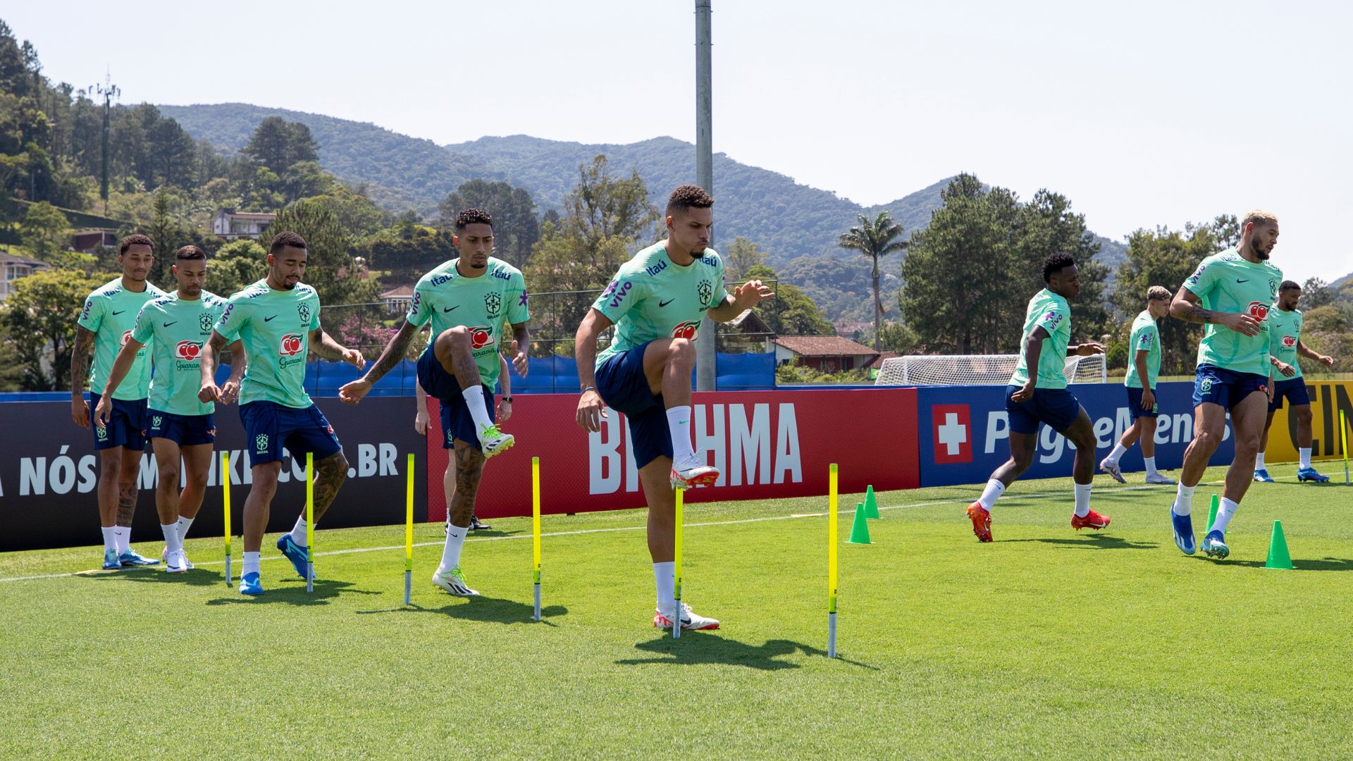 Paulinho durante treino da Seleção Brasileira (Crédito: Joilson Marconne / CBF)
