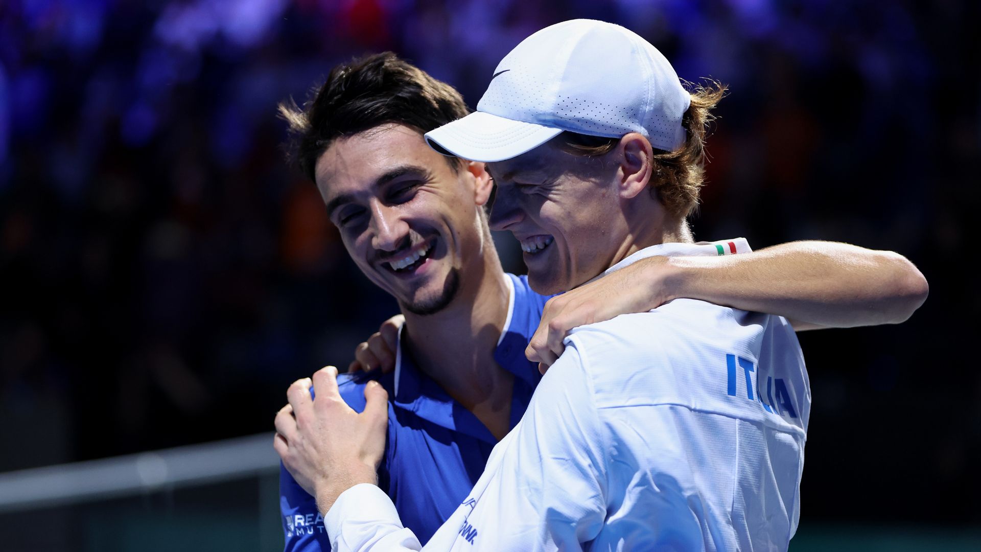 Sinner e Sonego juntos após a classificação para a semifinal (Crédito: Getty Images)