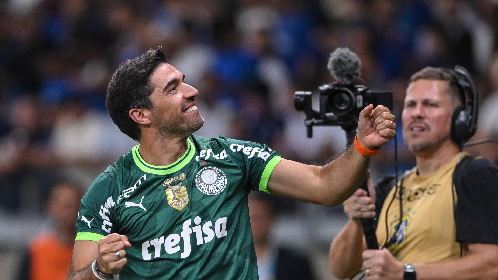 Abel Ferreira comemorando título do Brasileirão (Crédito: Getty Images)