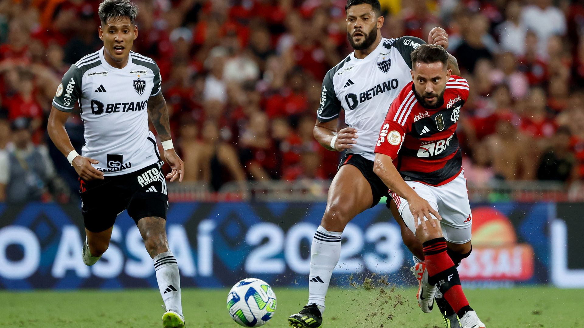 Everton Ribeiro em ação pelo Flamengo