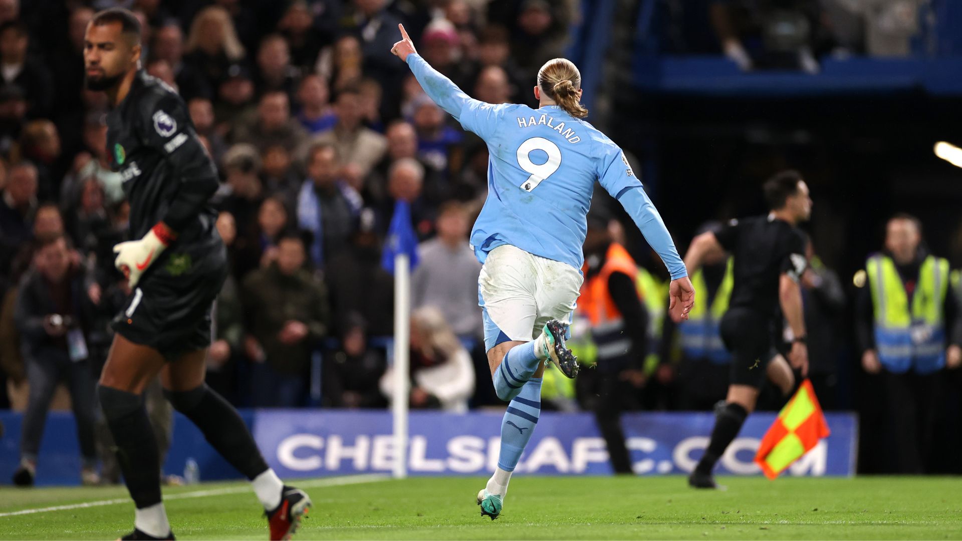 Haaland comemorando gol pelo Manchester City