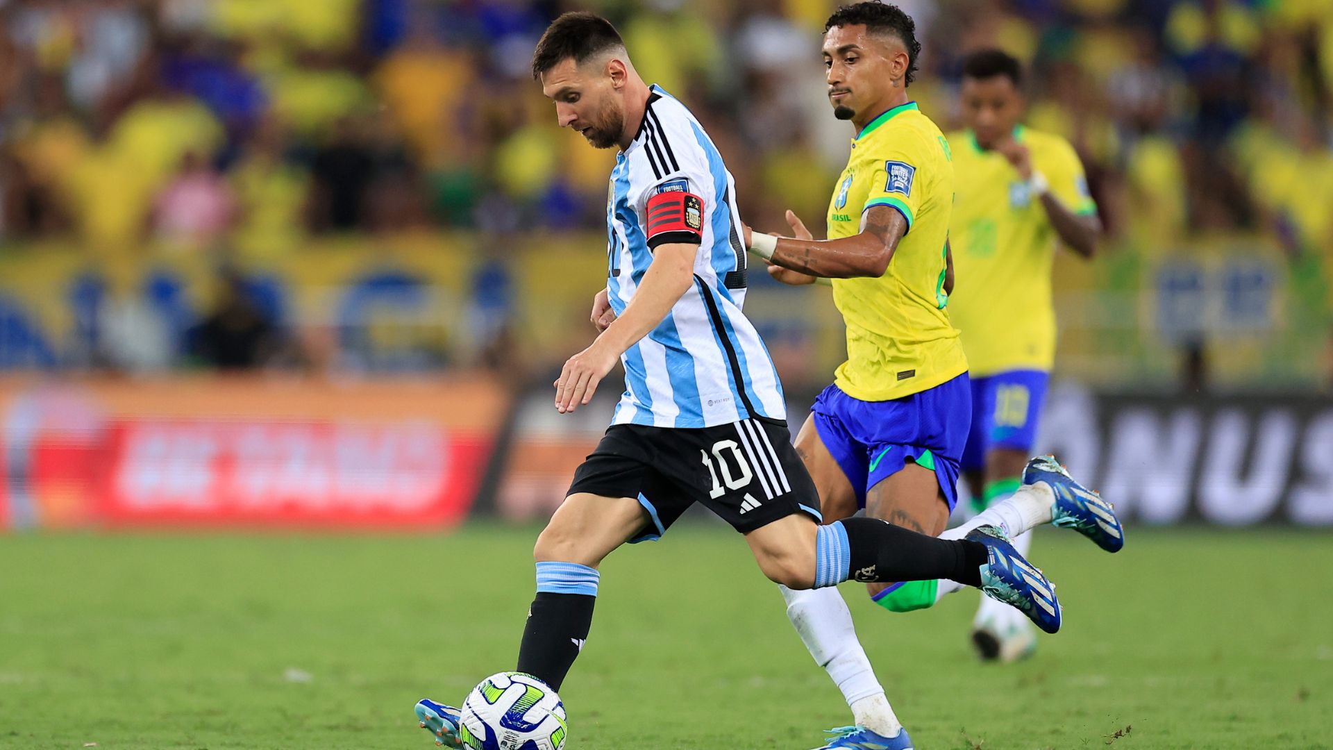 Lionel Messi em ação contra o Brasil