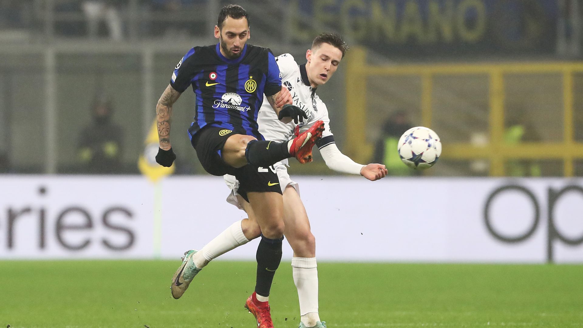 Inter de Milão e Real Sociedad travaram jogo duro 