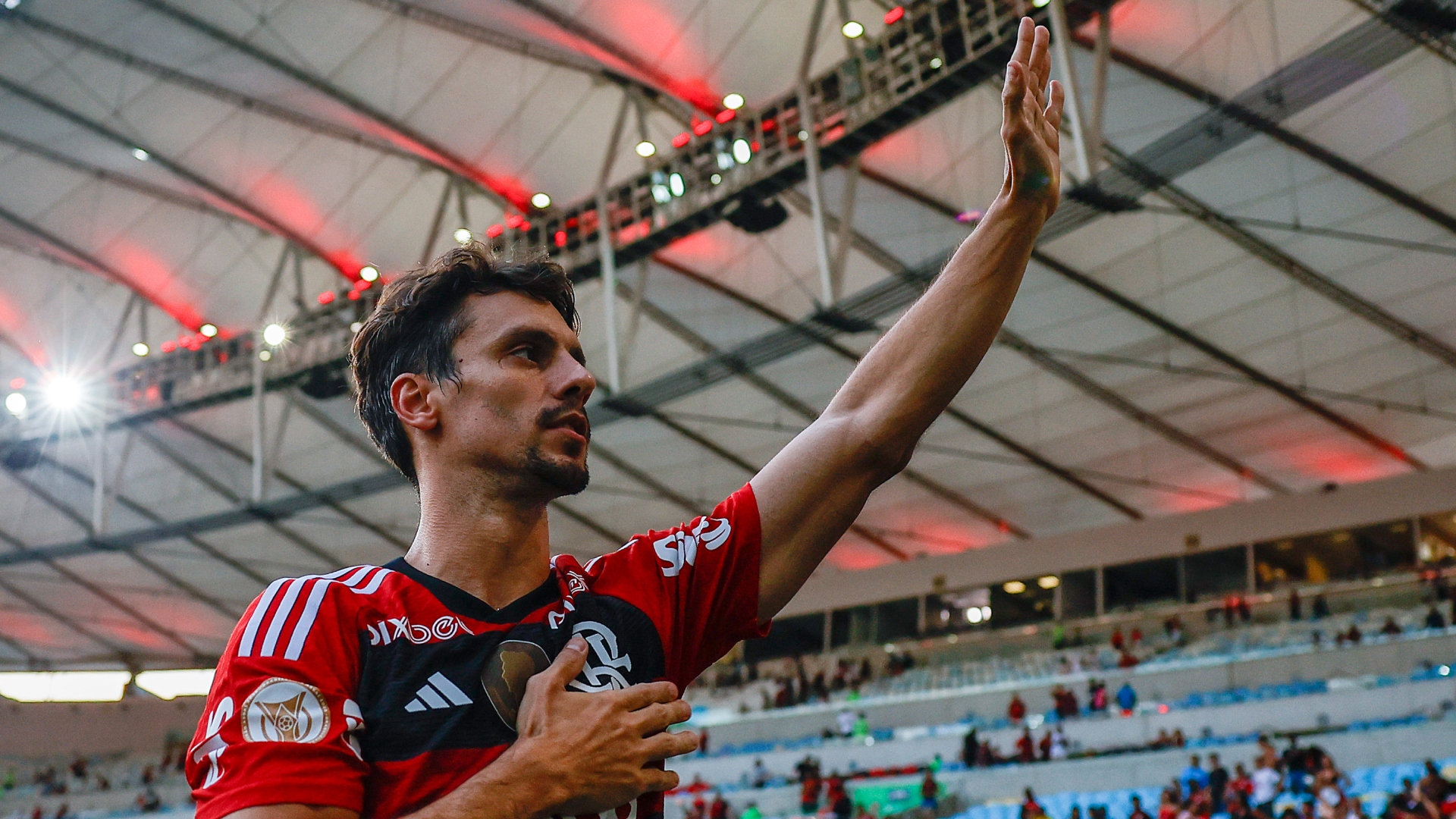 Rodrigo Caio se despedindo do Flamengo - Créditos: Getty Images