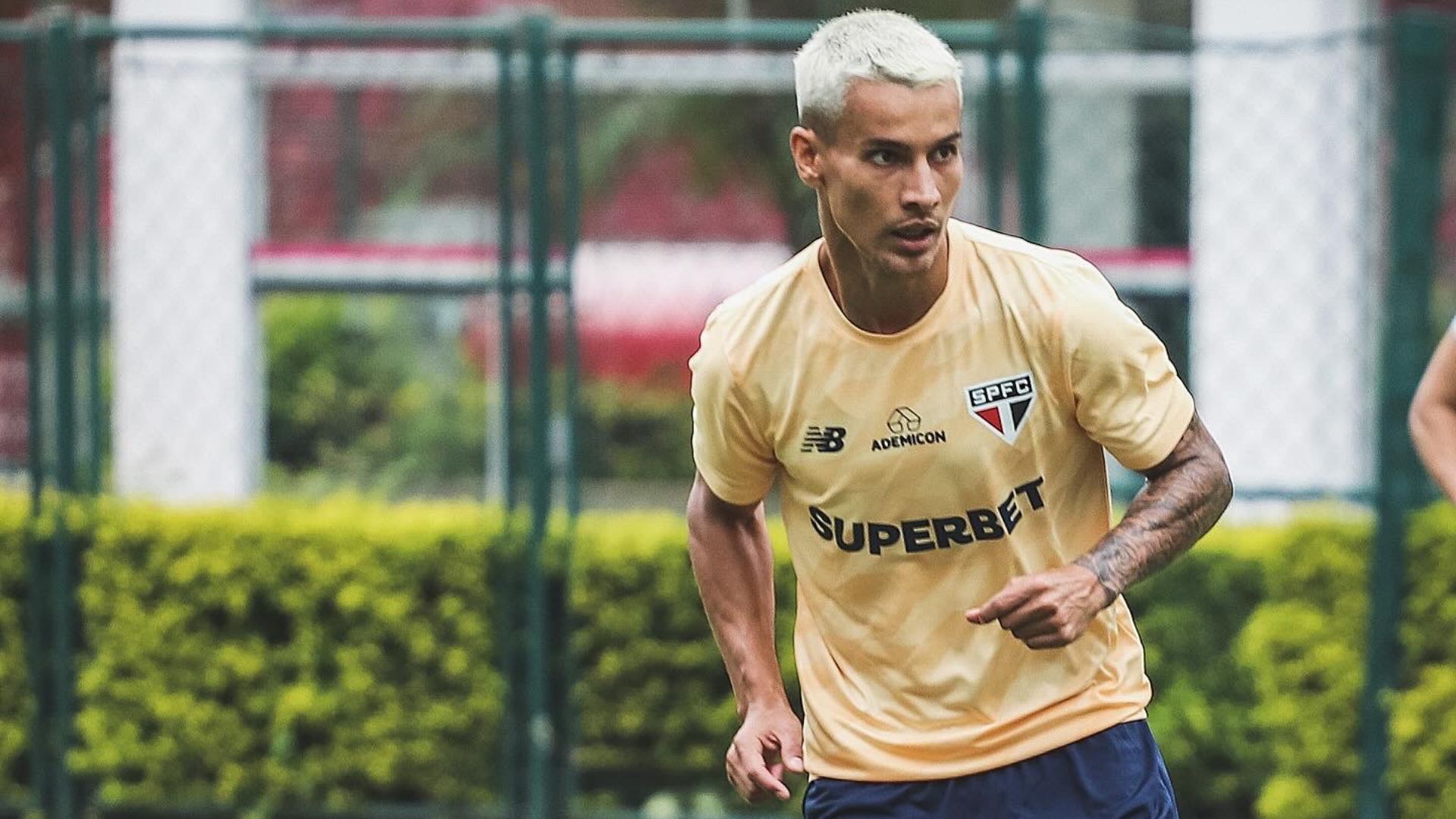 Ferreira durante um treinamento do São Paulo (Crédito: Rubens Chiri / São Paulo FC)