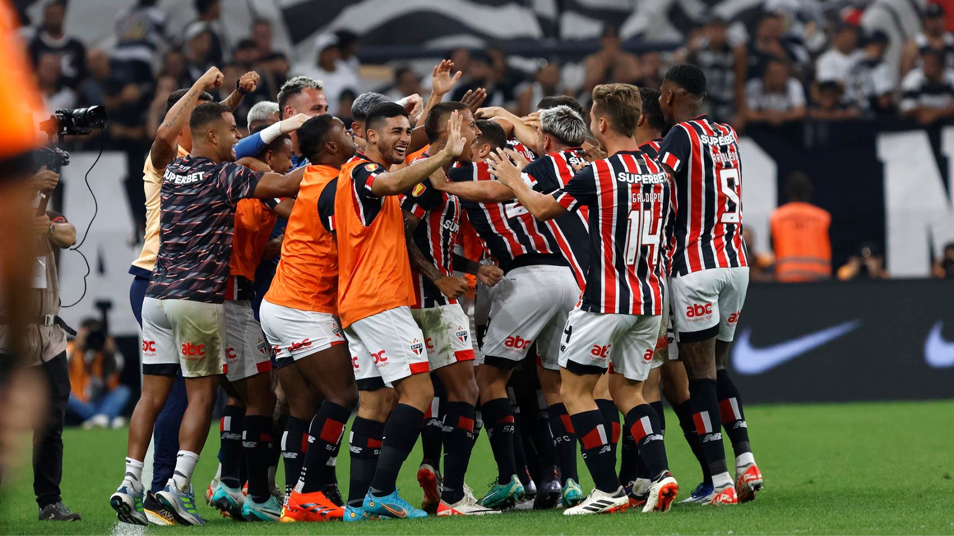 São Paulo vence Corinthians fora de casa após 10 anos