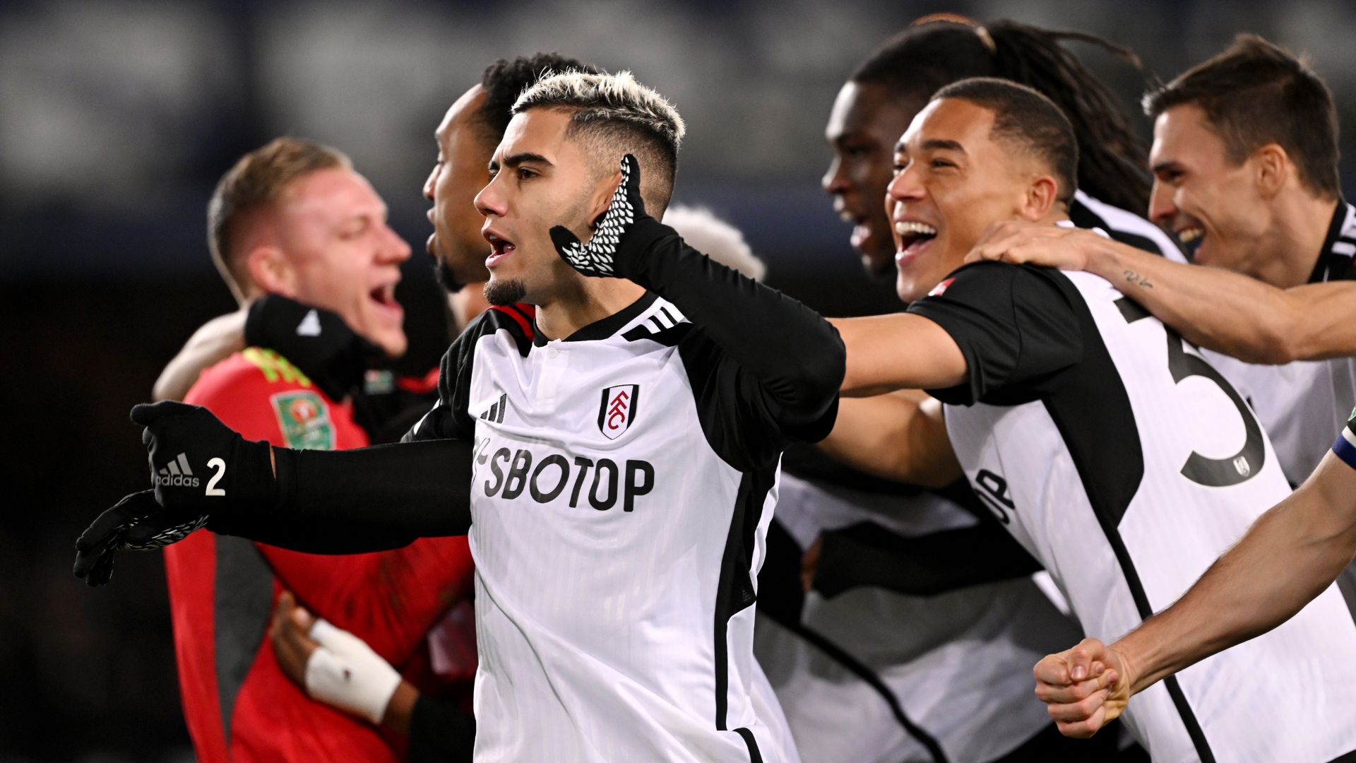 Andreas Pereira comemorando gol pelo Fulham (Crédito: Getty Images)