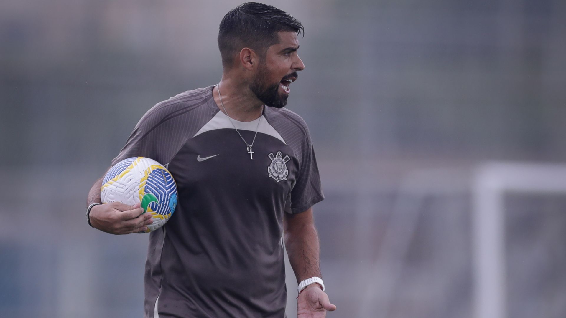 António Oliveira tem tido bom início no Corinthians