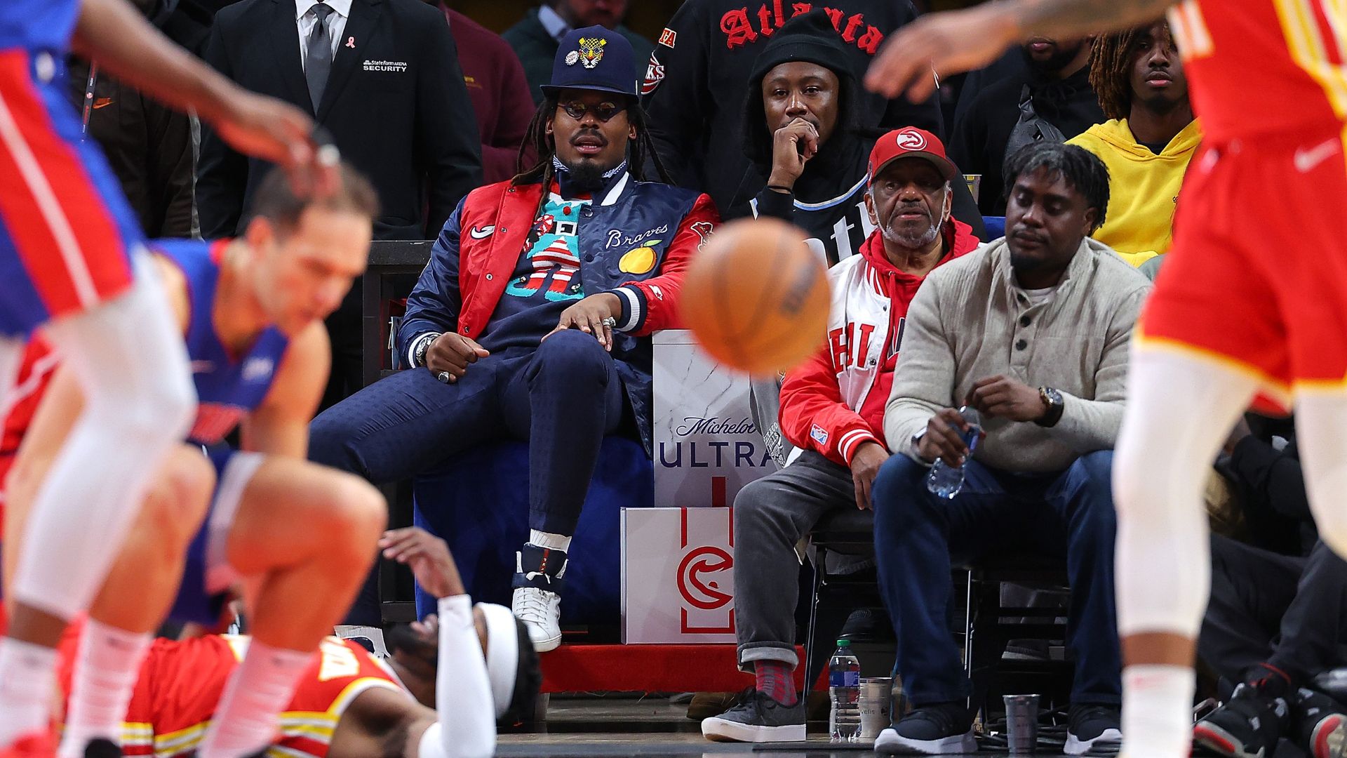 Cam Newton acompanhando partida da NBA, em dezembro de 2023 (Crédito: Getty Images)