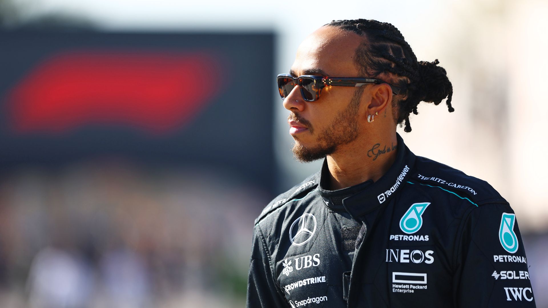 Hamilton durante a pré-temporada da Fórmula 1 2024 (Crédito: Getty Images)