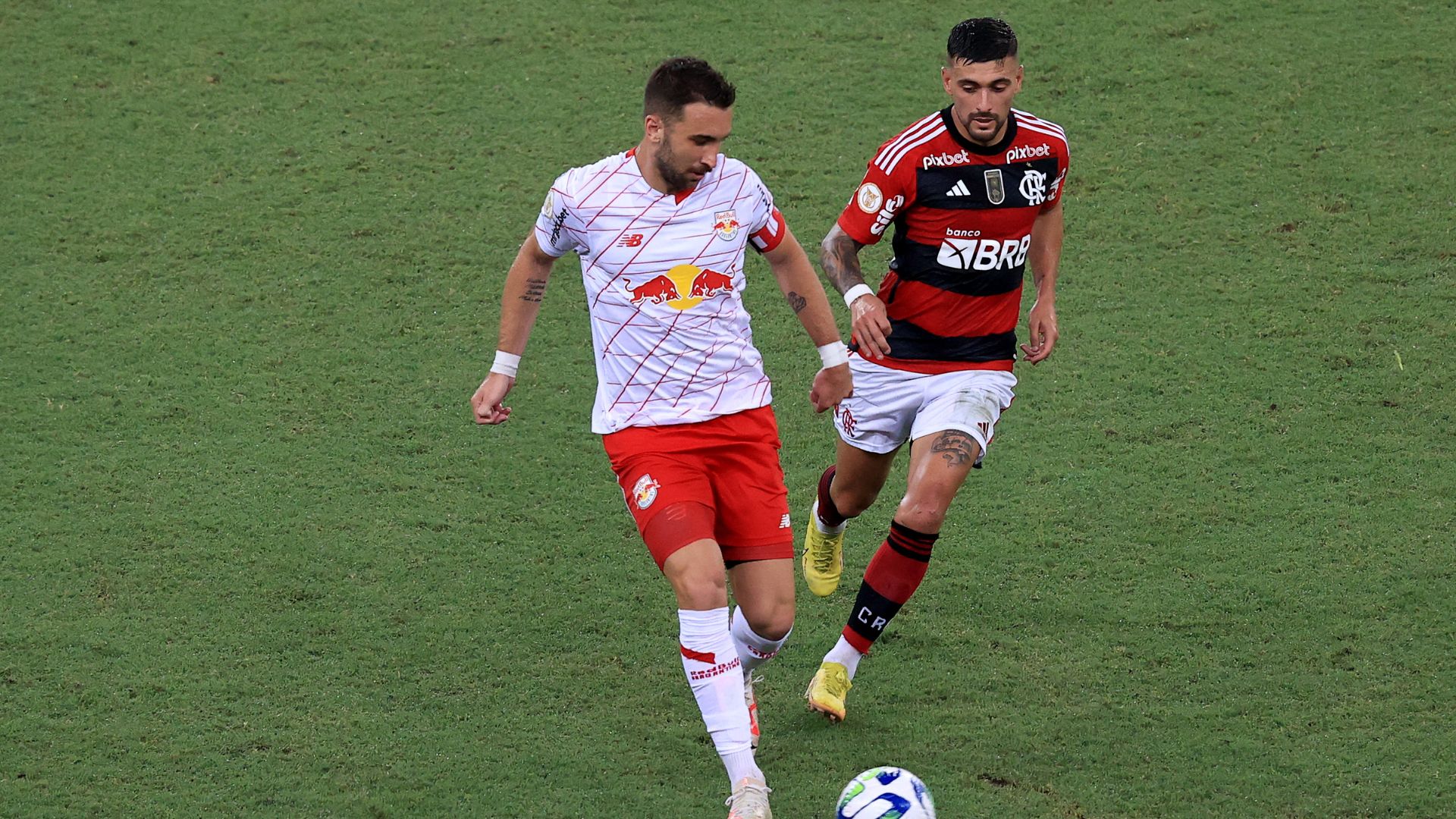 Léo Ortiz jogando contra o Flamengo, em 2023 (Crédito: Getty Images)