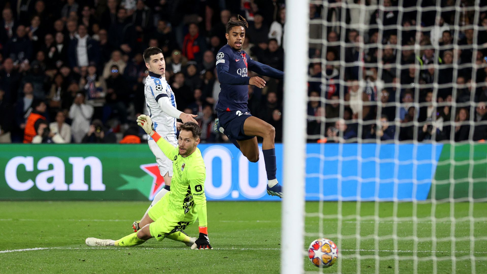 Momento do segundo gol do PSG, marcado por Barcola (Crédito: Getty Images)