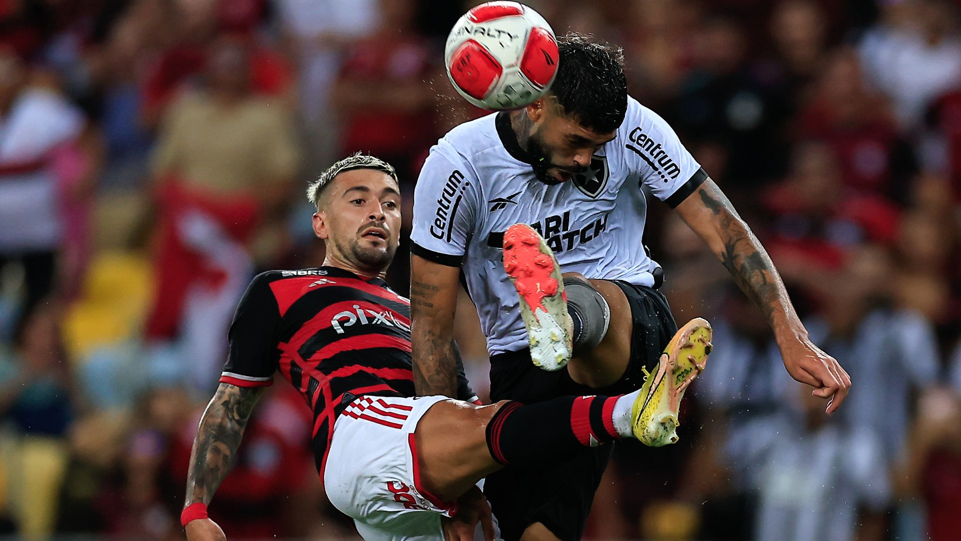 Arrascaeta em ação contra o Botafogo (Crédito: Getty Images)