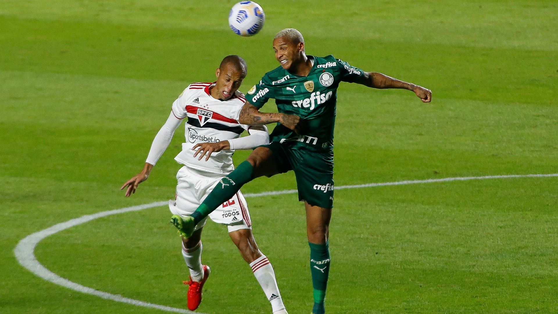 Deyverson em ação pelo Palmeiras
