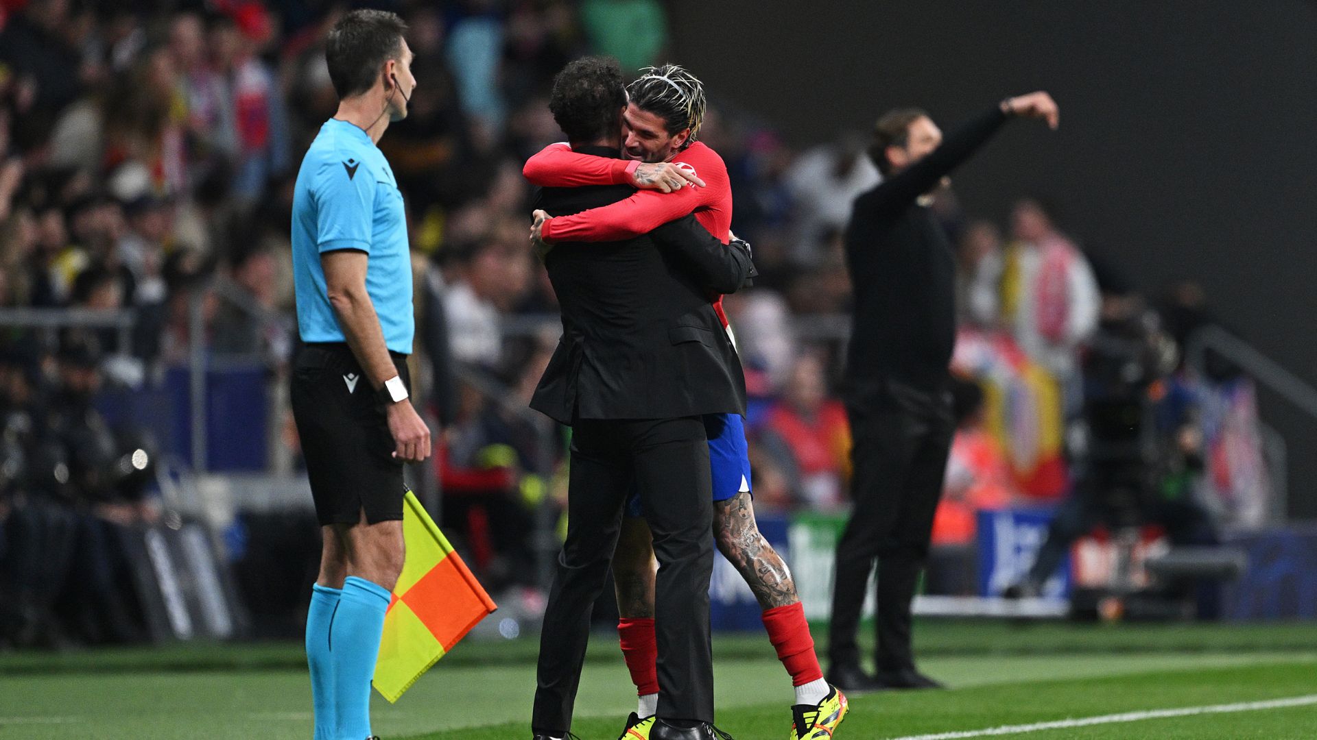 Diego Simeone comemorando vitória com Rodrigo De Paul (Crédito: Getty Images)