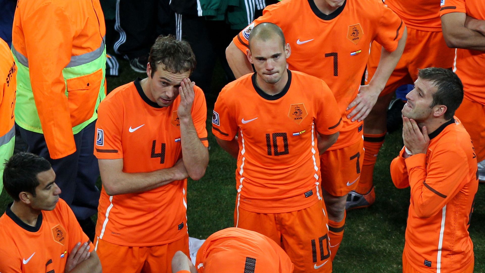 Jogadores da Holanda após a derrota para a Espanha, na final da Copa do Mundo de 2010 (Crédito: Getty Images)