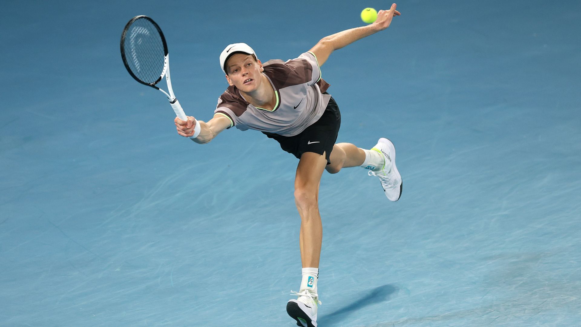 Jannik Sinner em ação durante a final do Australian Open (Crédito: Getty Images)