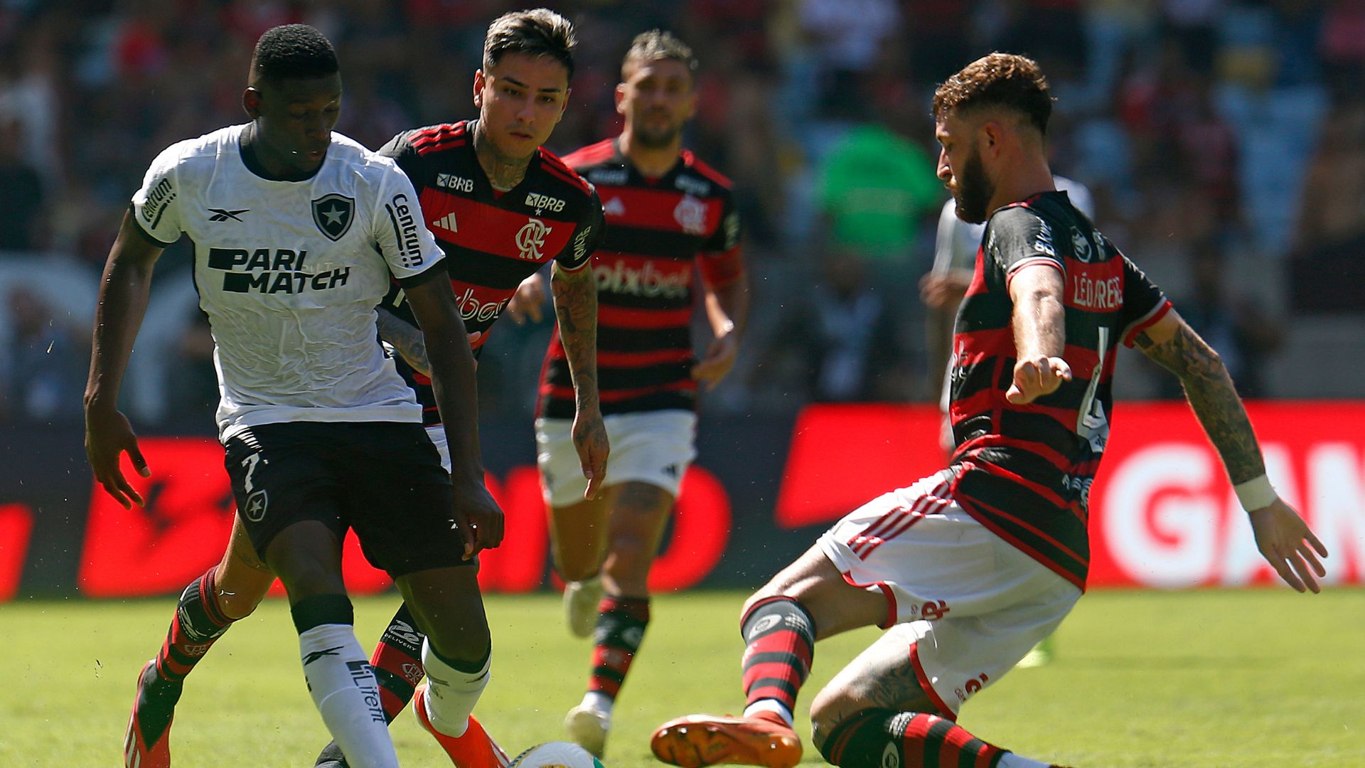 Luiz Henrique em ação contra o Flamengo (Crédito: Vitor Silva / Botafogo)
