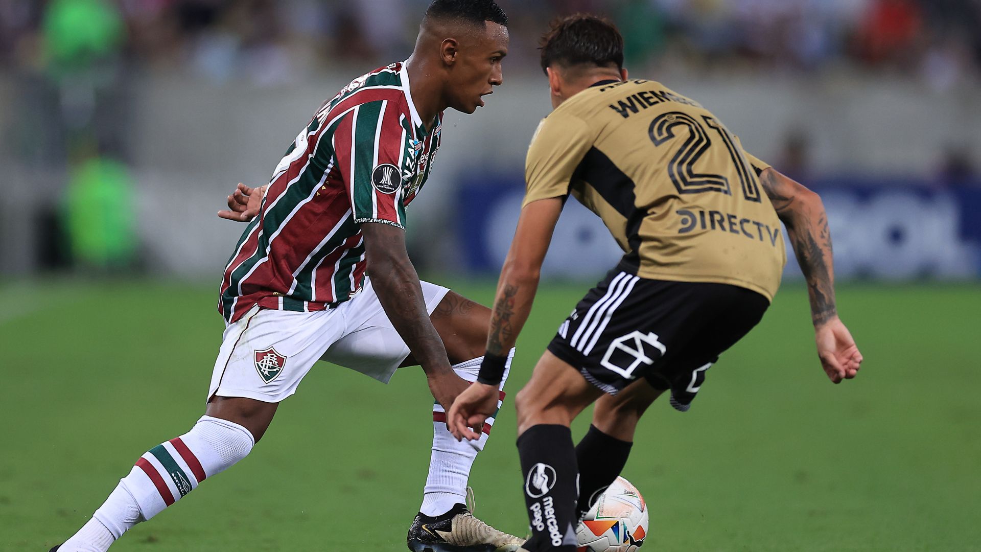 Marquinhos em ação pelo Fluminense