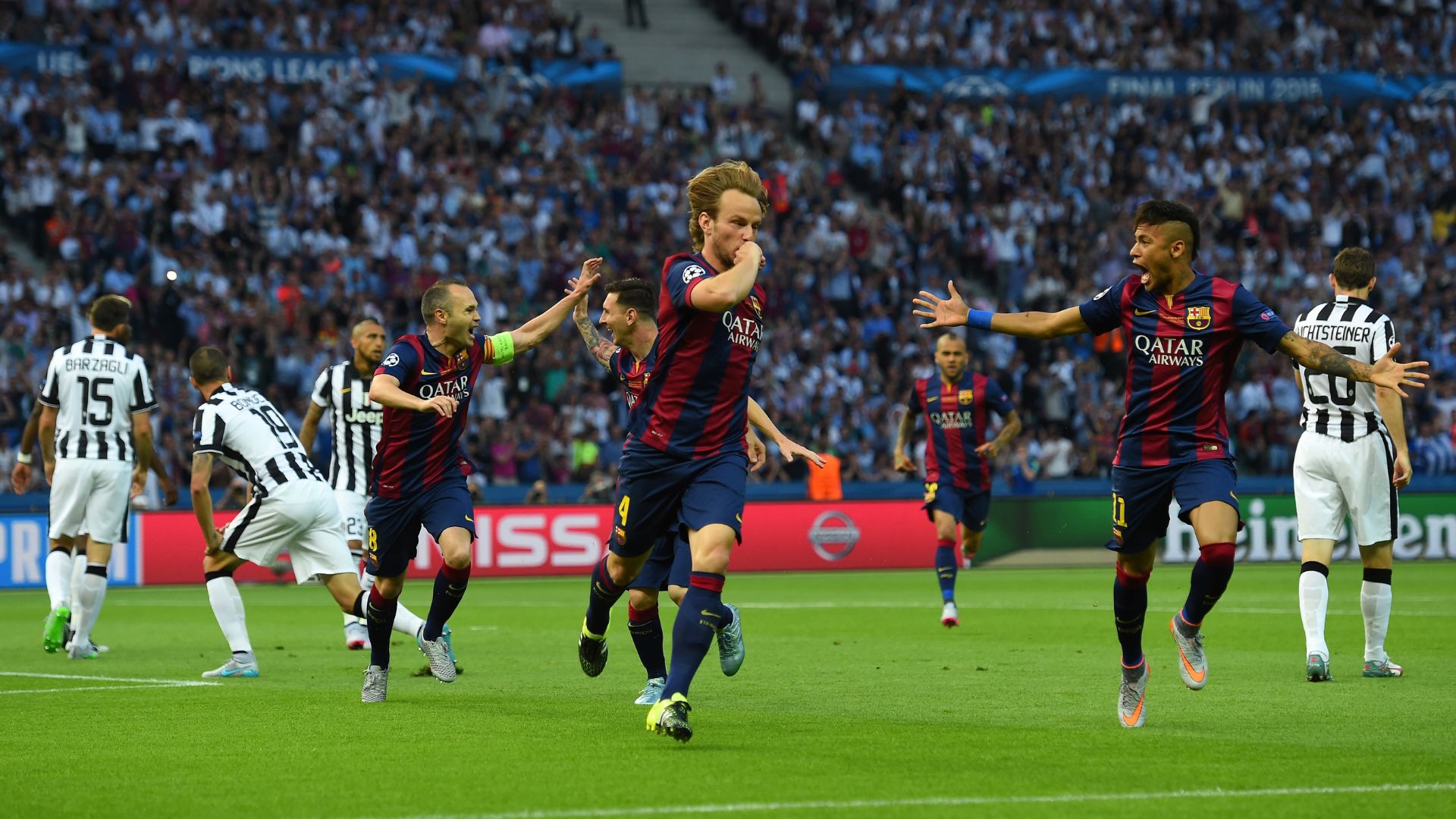 Rakitic e Neymar comemorando gol na final da Champions League 2014/2015 (Crédito: Getty Images)