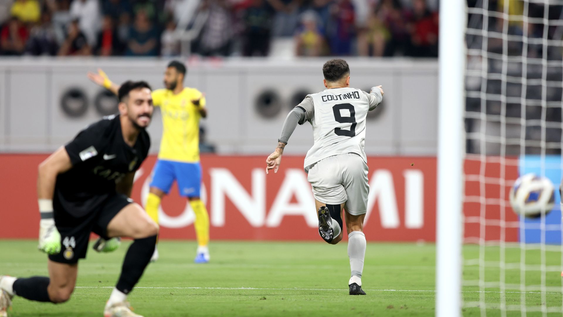 Coutinho comemorando gol marcado contra o Al-Nassr (Crédito: Getty Images)