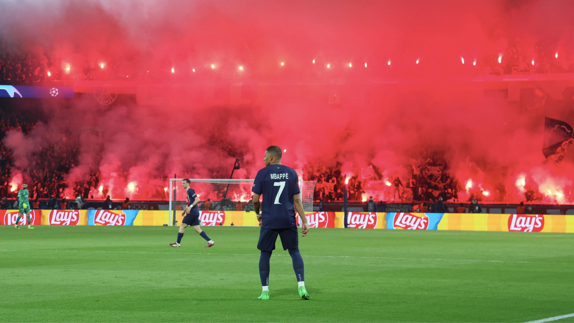 Mbappé em sua última partida de Champions League com o PSG (Crédito: Getty Images)