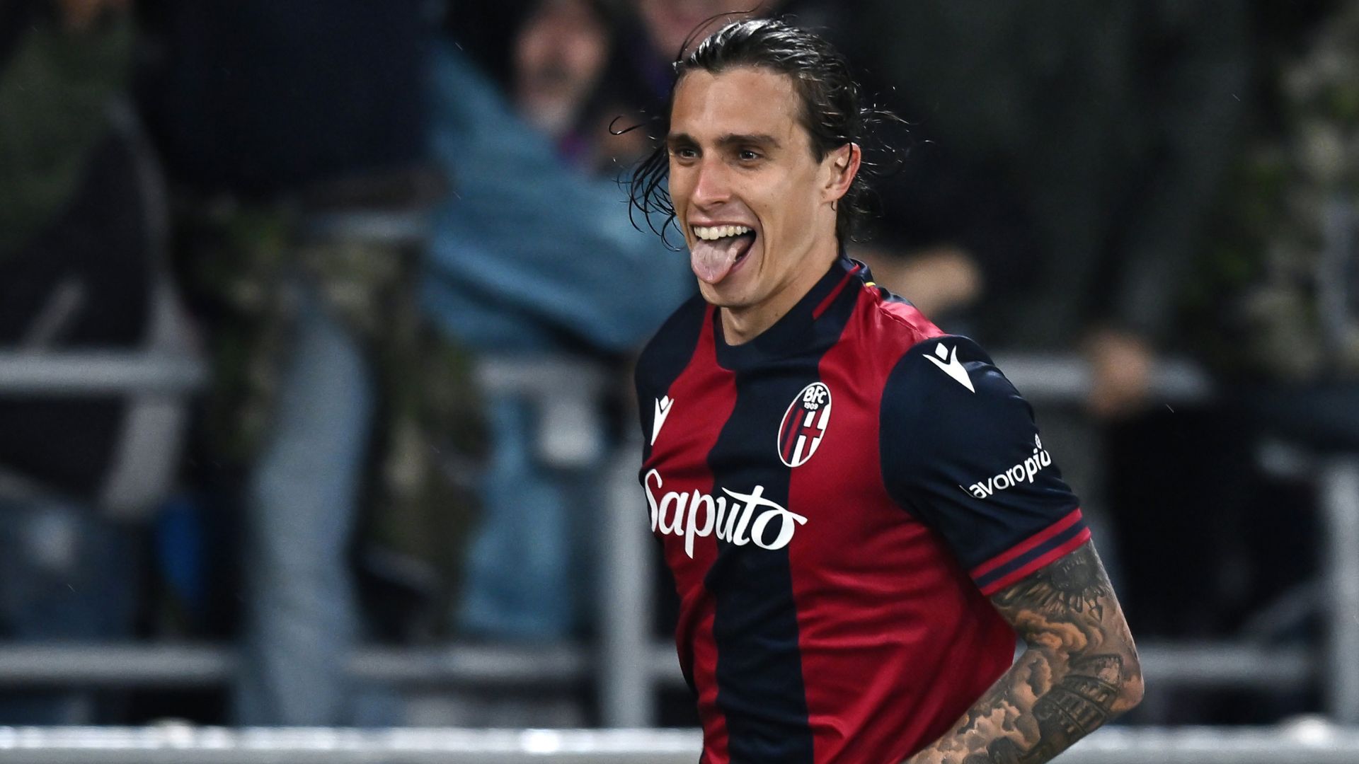 Calafiori comemorando gol pelo Bologna (Crédito: Getty Images)