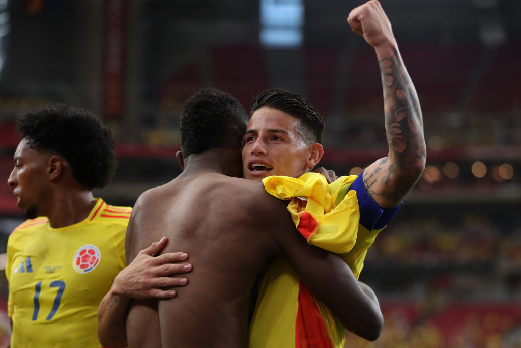 Jogadores da Colômbia comemoram após vitória contra a Costa Rica