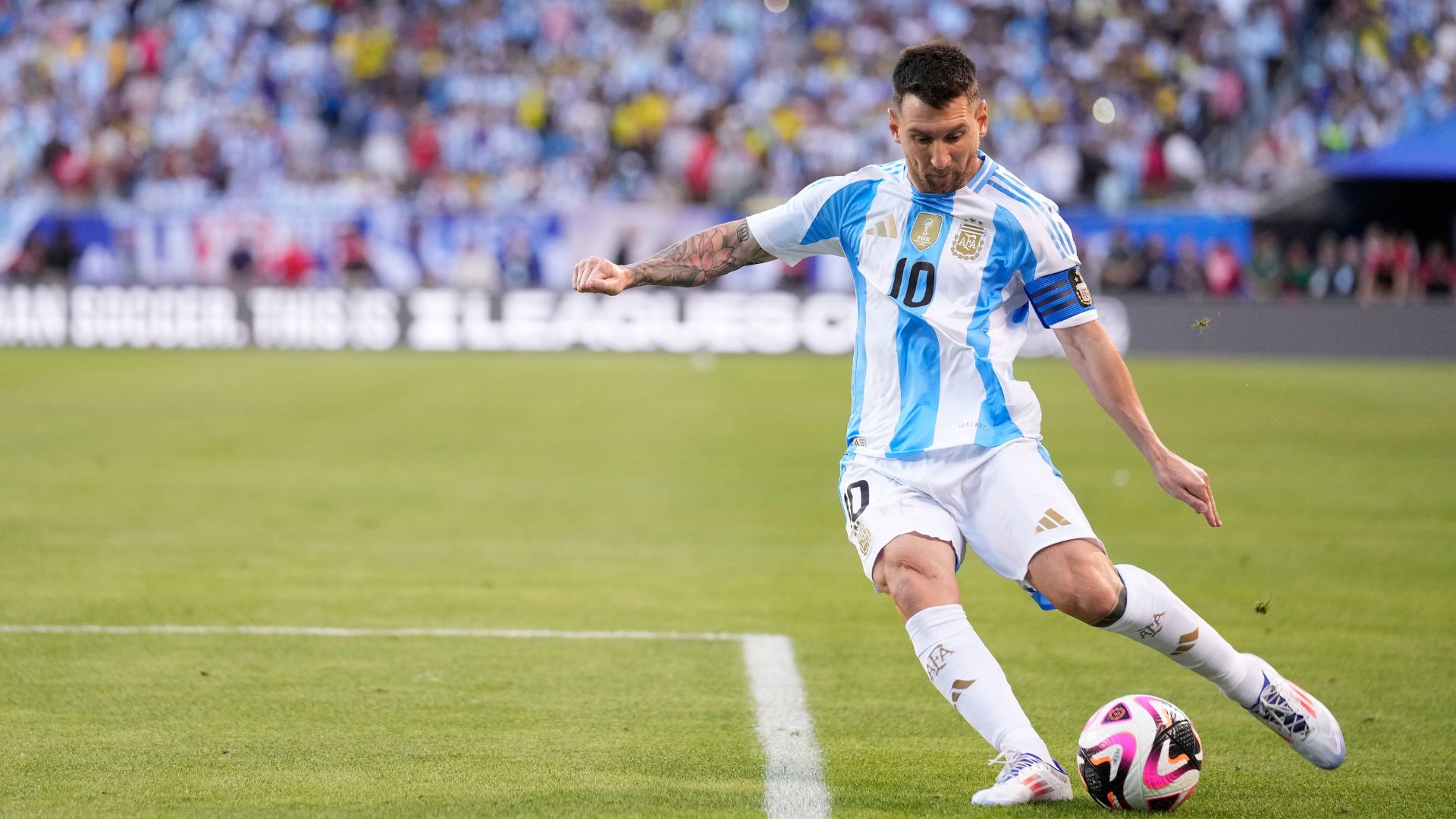 Messi jogando amistoso contra Equador, pela Argentina (Crédito: Getty Images)