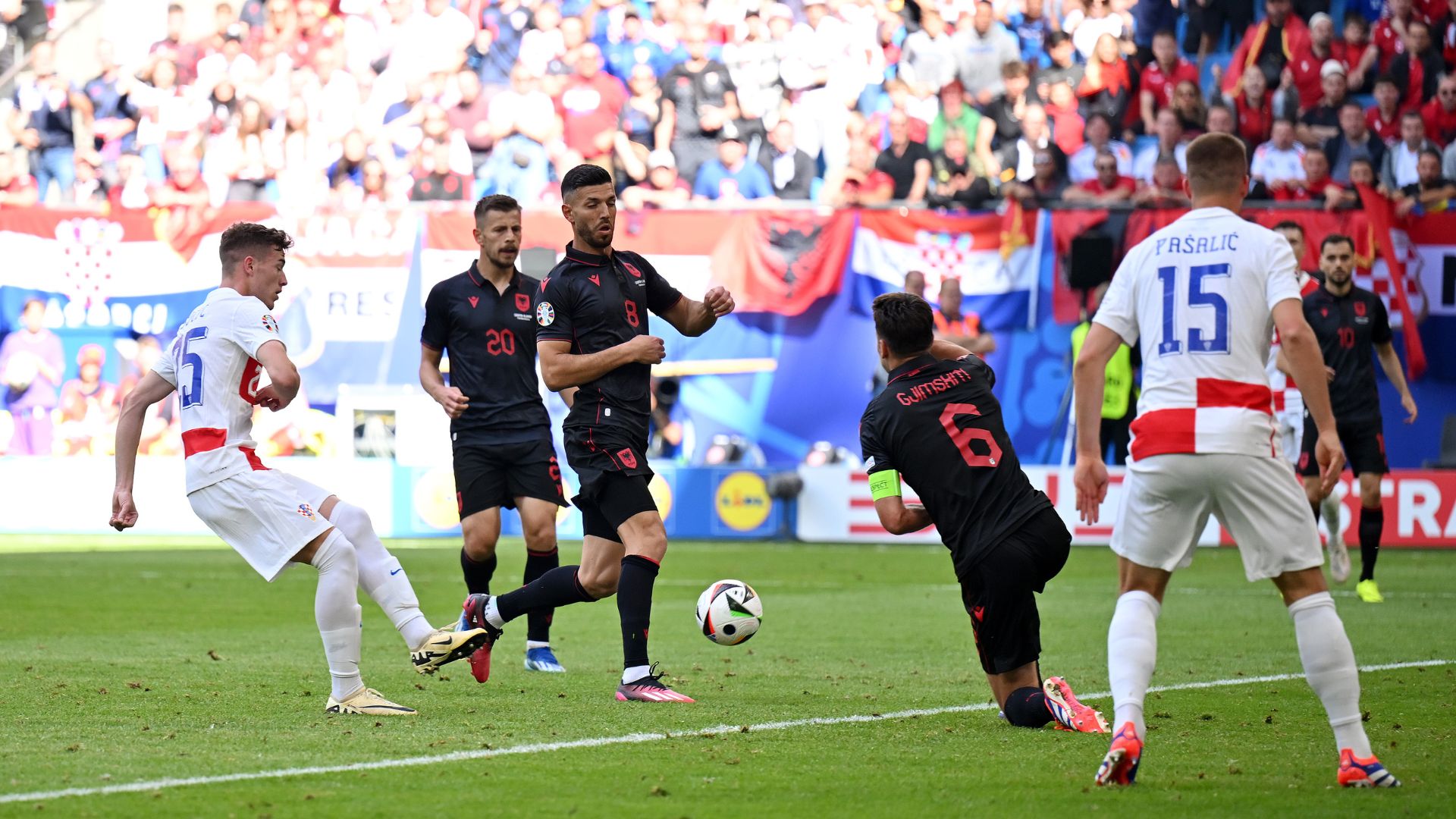 Momento do segundo gol da Croácia