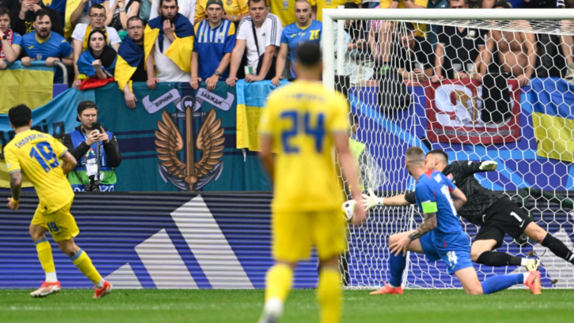 Momento do primeiro gol da Ucrânia